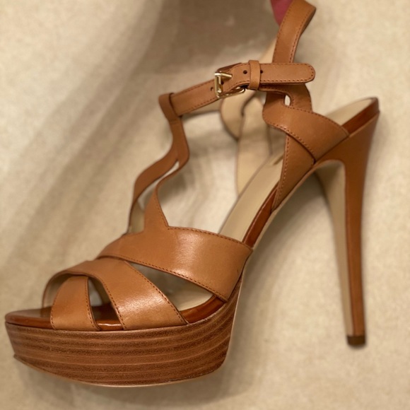 GUESS Heels - Picture 10 of 11